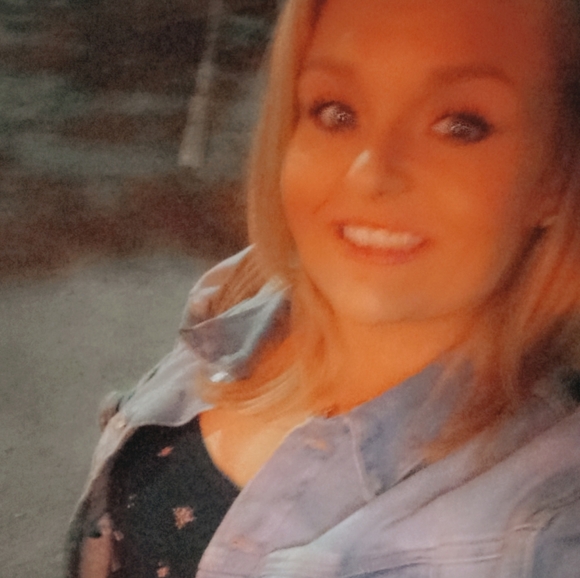 Meet your Posher, Tiffany - Picture 1 of 1